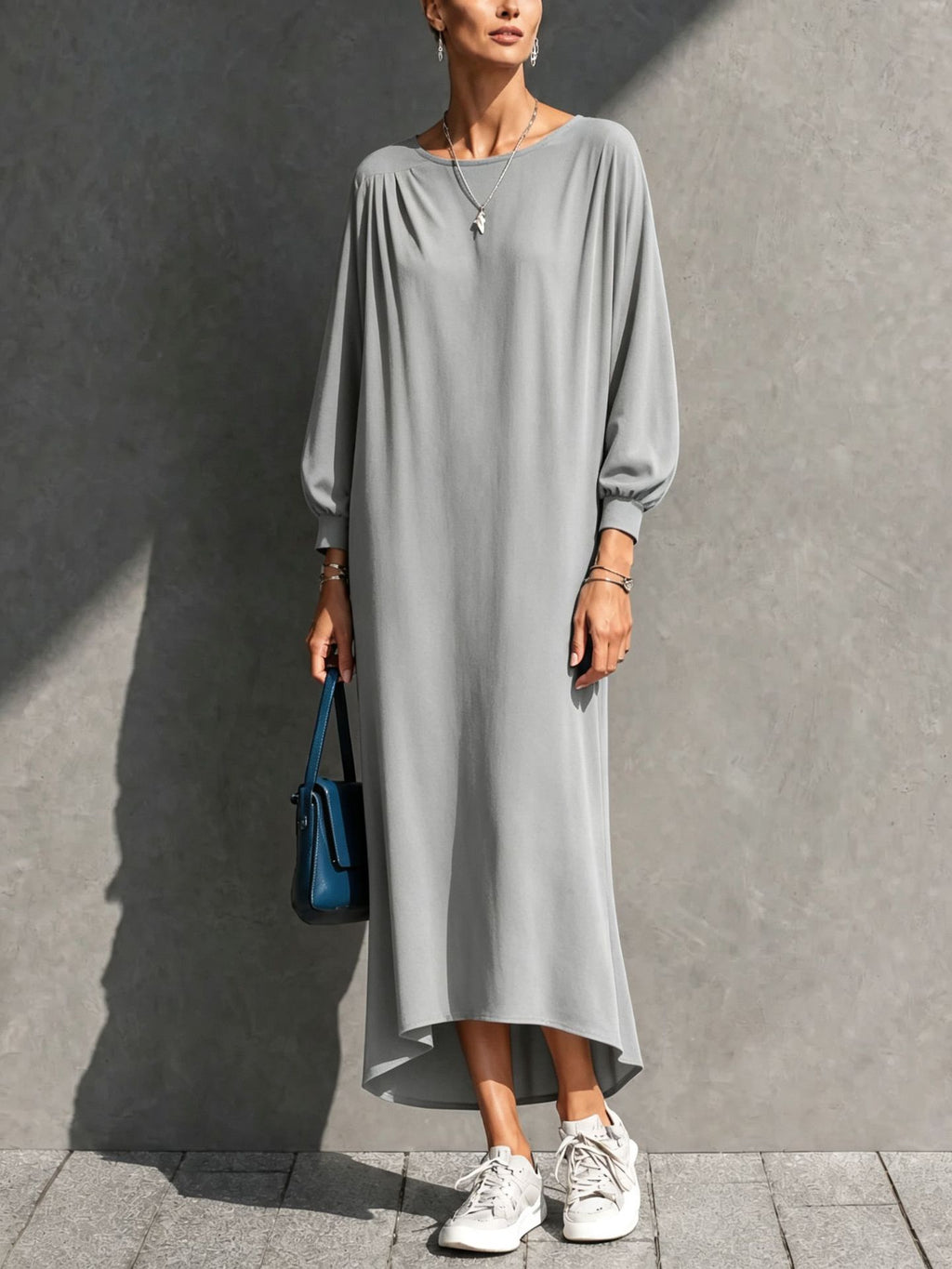 Plissiertes Batwing-Maxikleid mit asymmetrischem Saum
