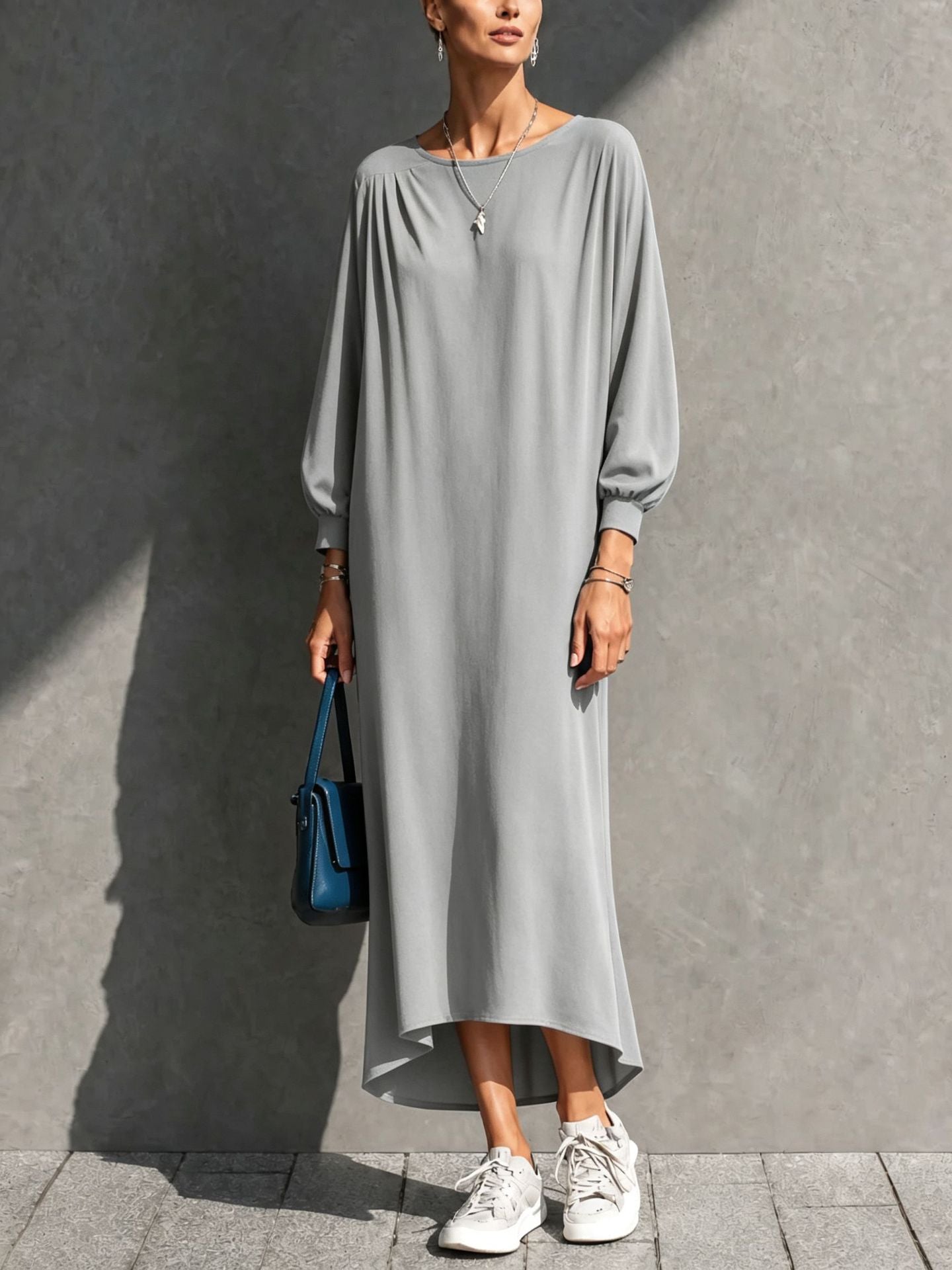 Plissiertes Batwing-Maxikleid mit asymmetrischem Saum