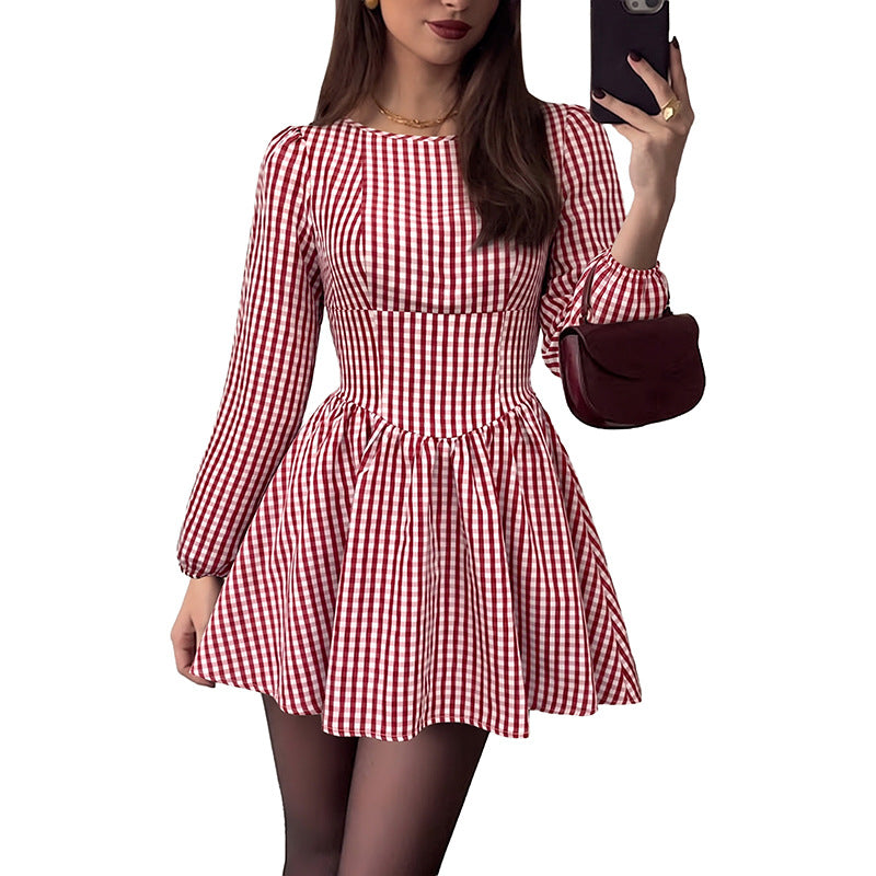 Kurzes Kleid mit Patchwork & Schleifenhals