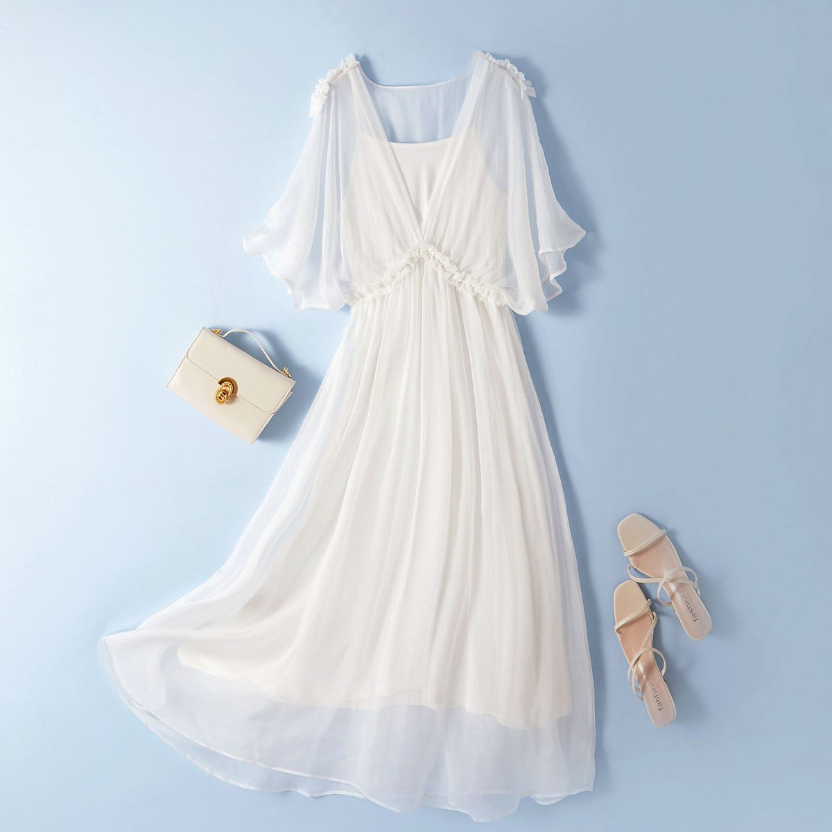Elegantes Seidenkleid mit Fledermausärmeln – Bild 3 | LuxeStyle