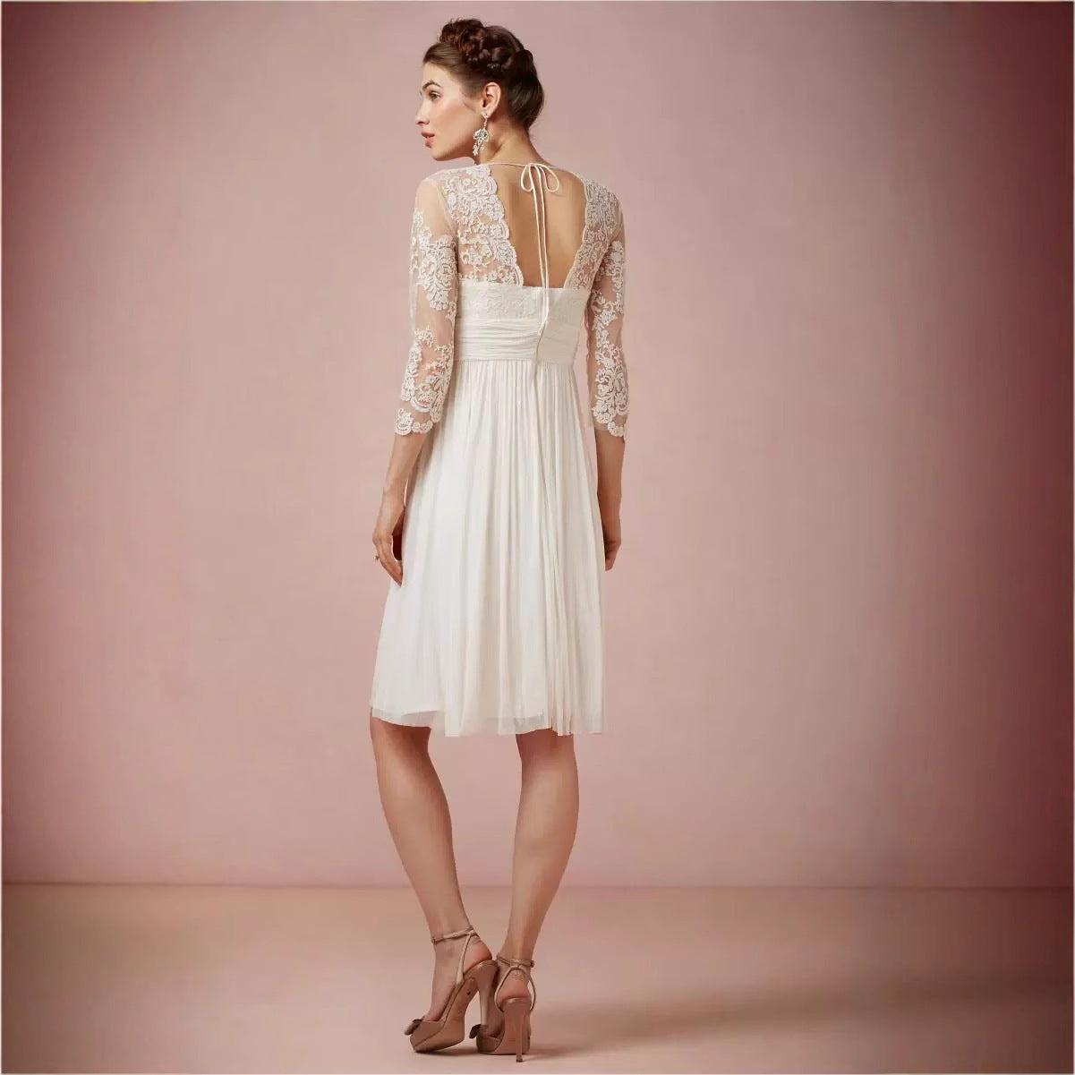 Elegantes Spitzen-Abendkleid mit V-Ausschnitt