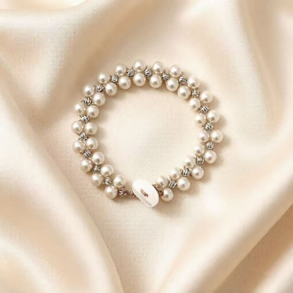 Armband mit grossen und kleinen Imitationsperlen