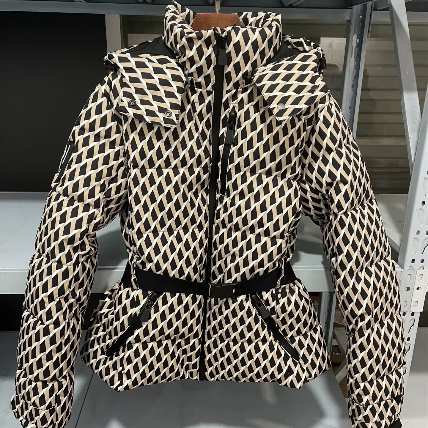 Gefütterte Ski-Pufferjacke mit Kapuze