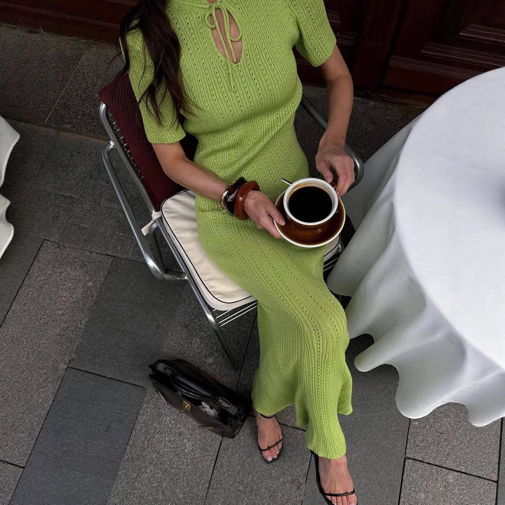 Tailliertes Strickkleid mit kurzen Ärmeln – Bild 7 | LuxeStyle