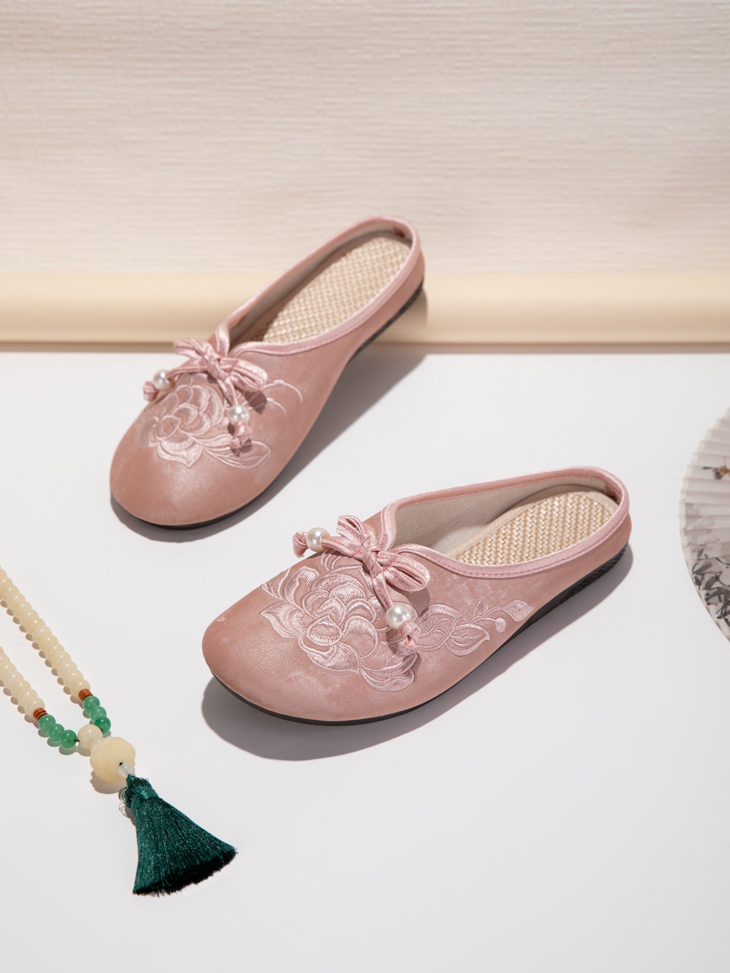 Bestickte Mules – Beige, elegant & bequem