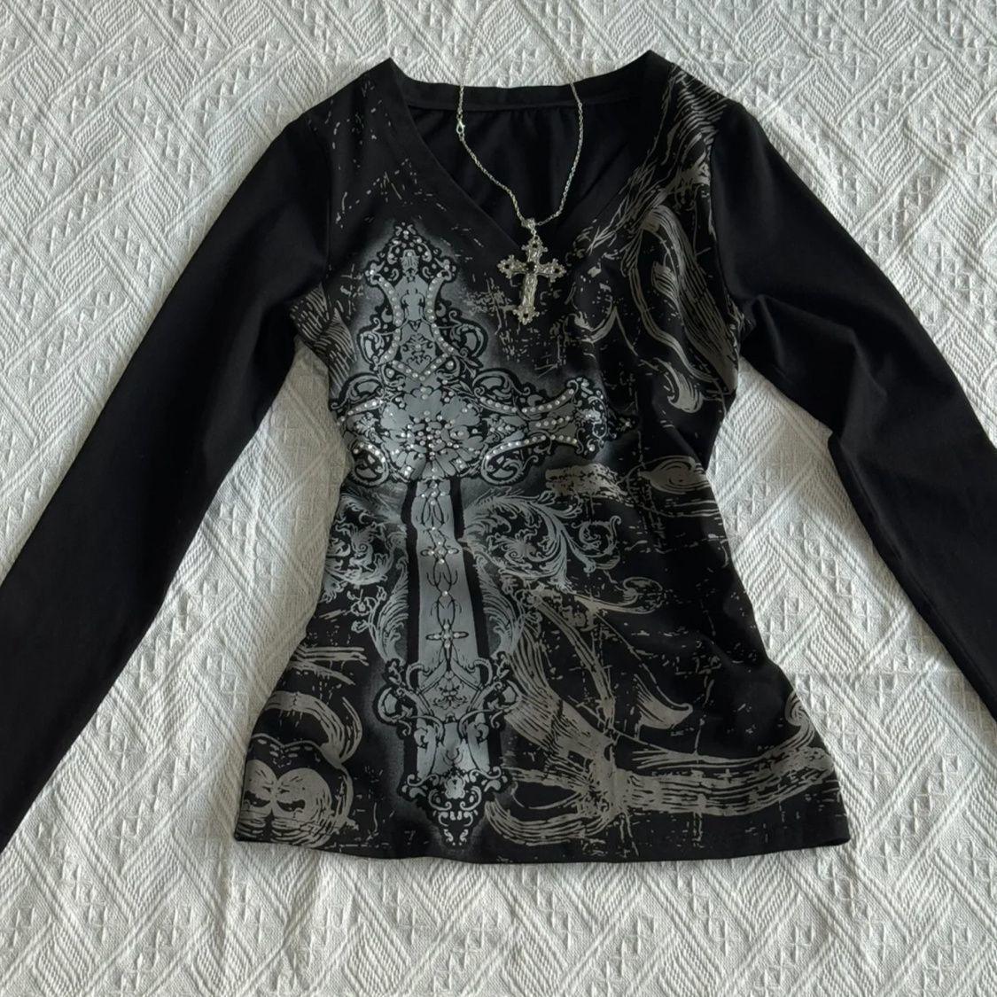 V-Neck Langarmshirt mit Print