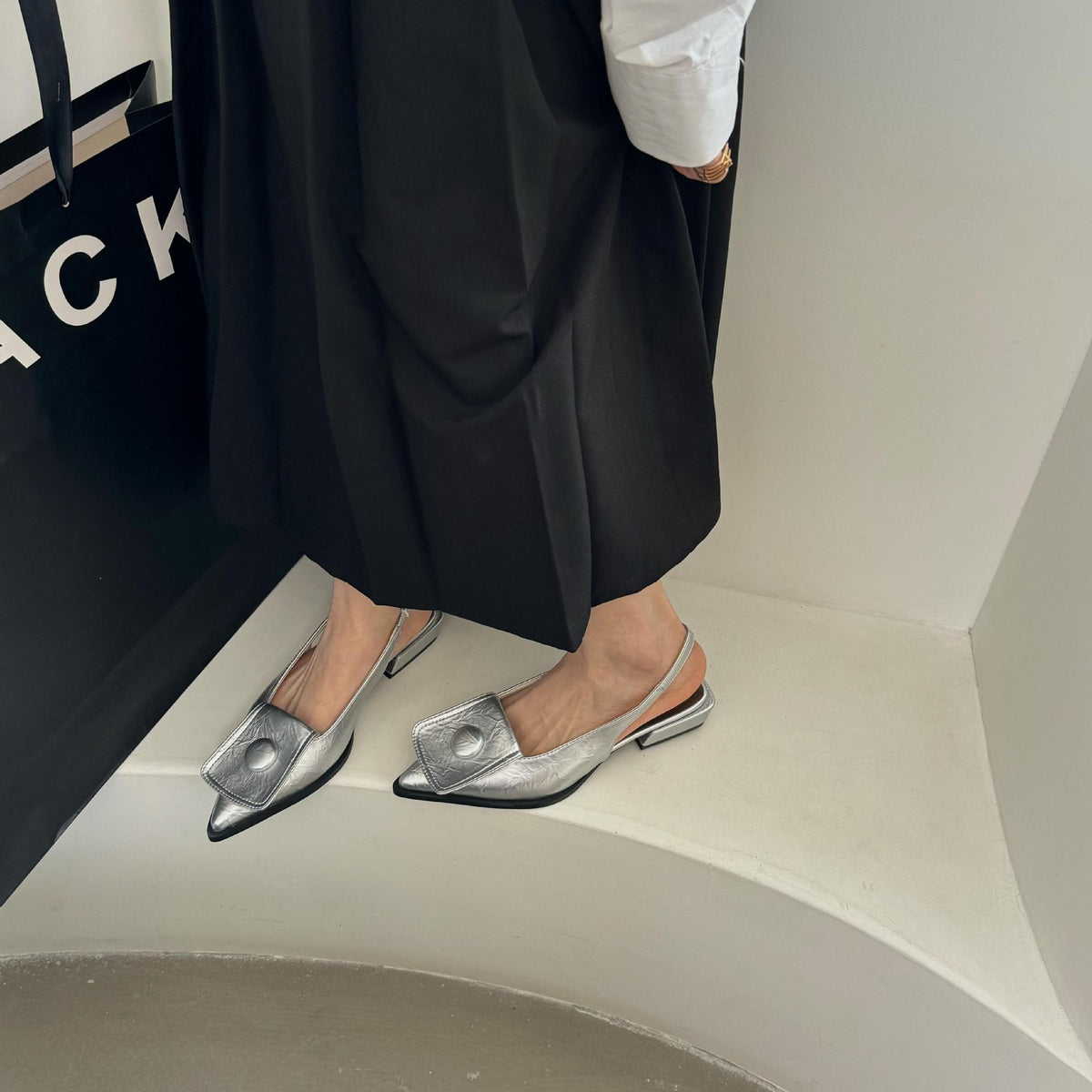 Spitze Sandaletten mit niedrigem Absatz – Bild 2 | LuxeStyle