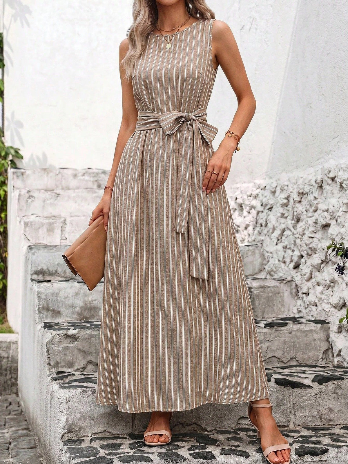 Elegantes Damenkleid mit Gürtel – Bild 18 | LuxeStyle
