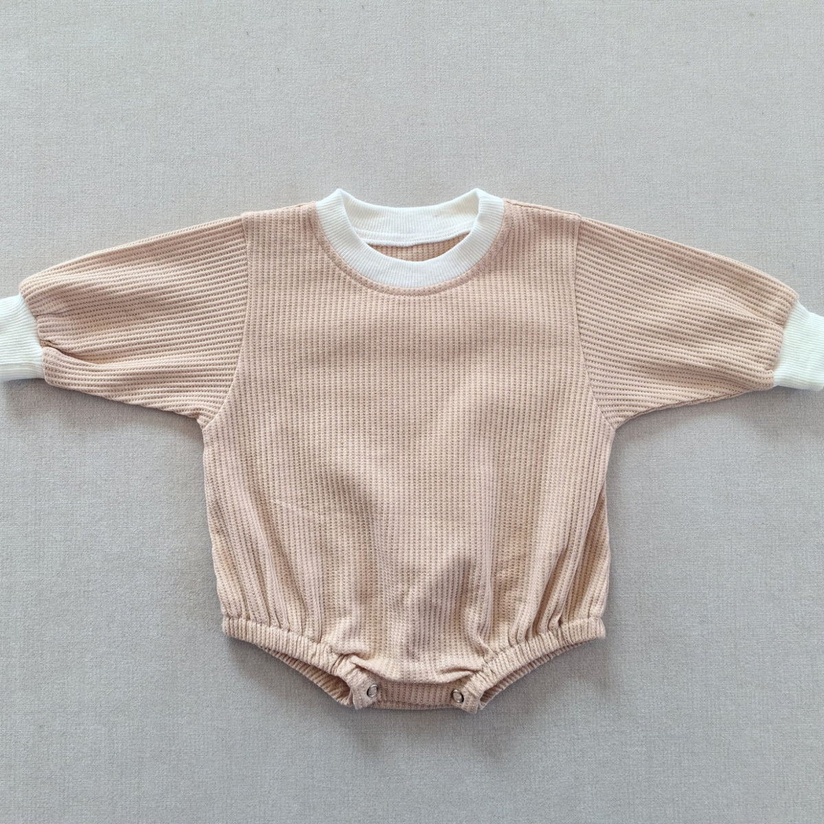 Baby Waffel-Overall aus Baumwolle – Bild 3 | LuxeStyle