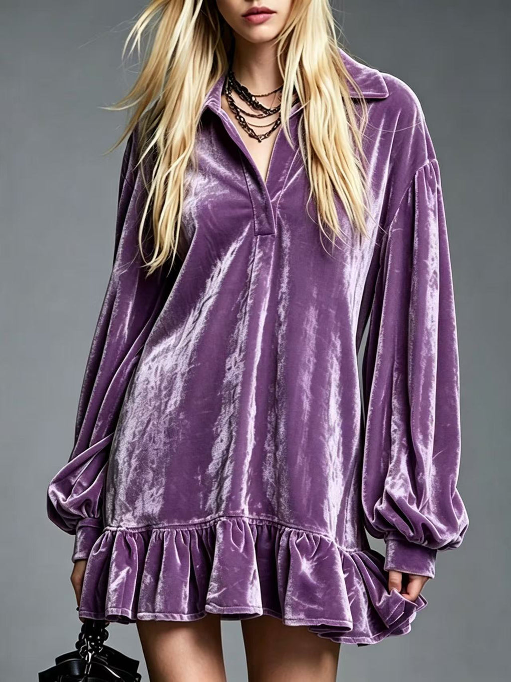 Samtkleid mit Rüschensaum