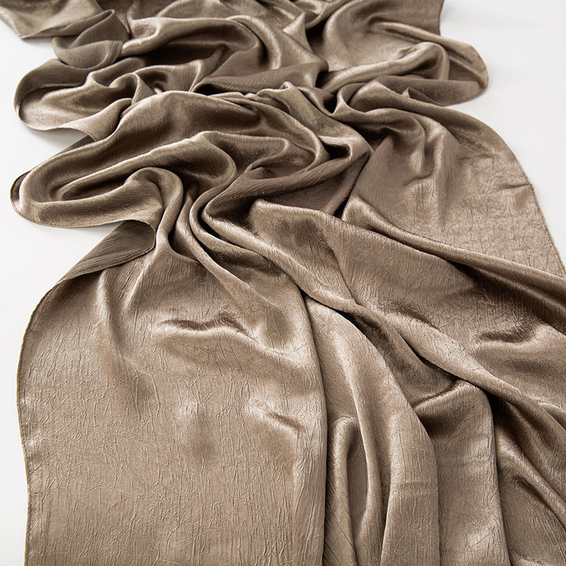 Crinkled Satin Schal – Seidig Glatt