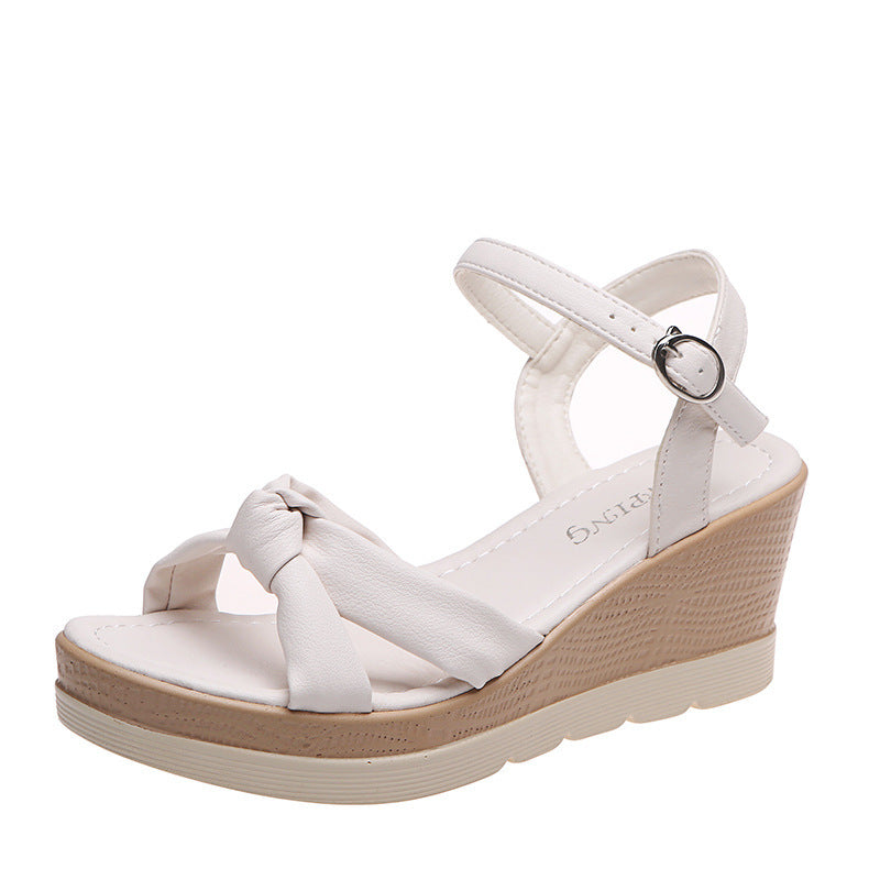 Sandalen mit Keilabsatz – Bild 4 | LuxeStyle