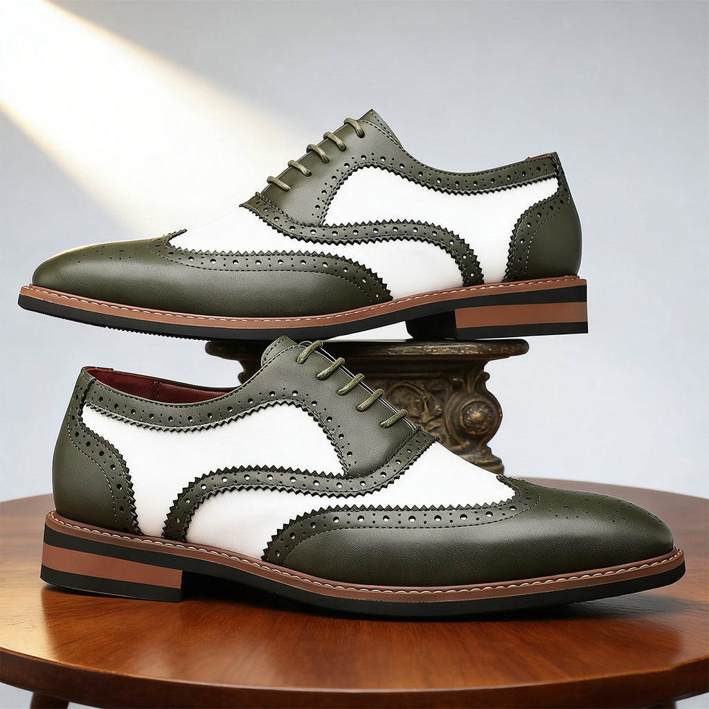 Freizeitschuhe mit Schnürung und spitzer Zehenpartie