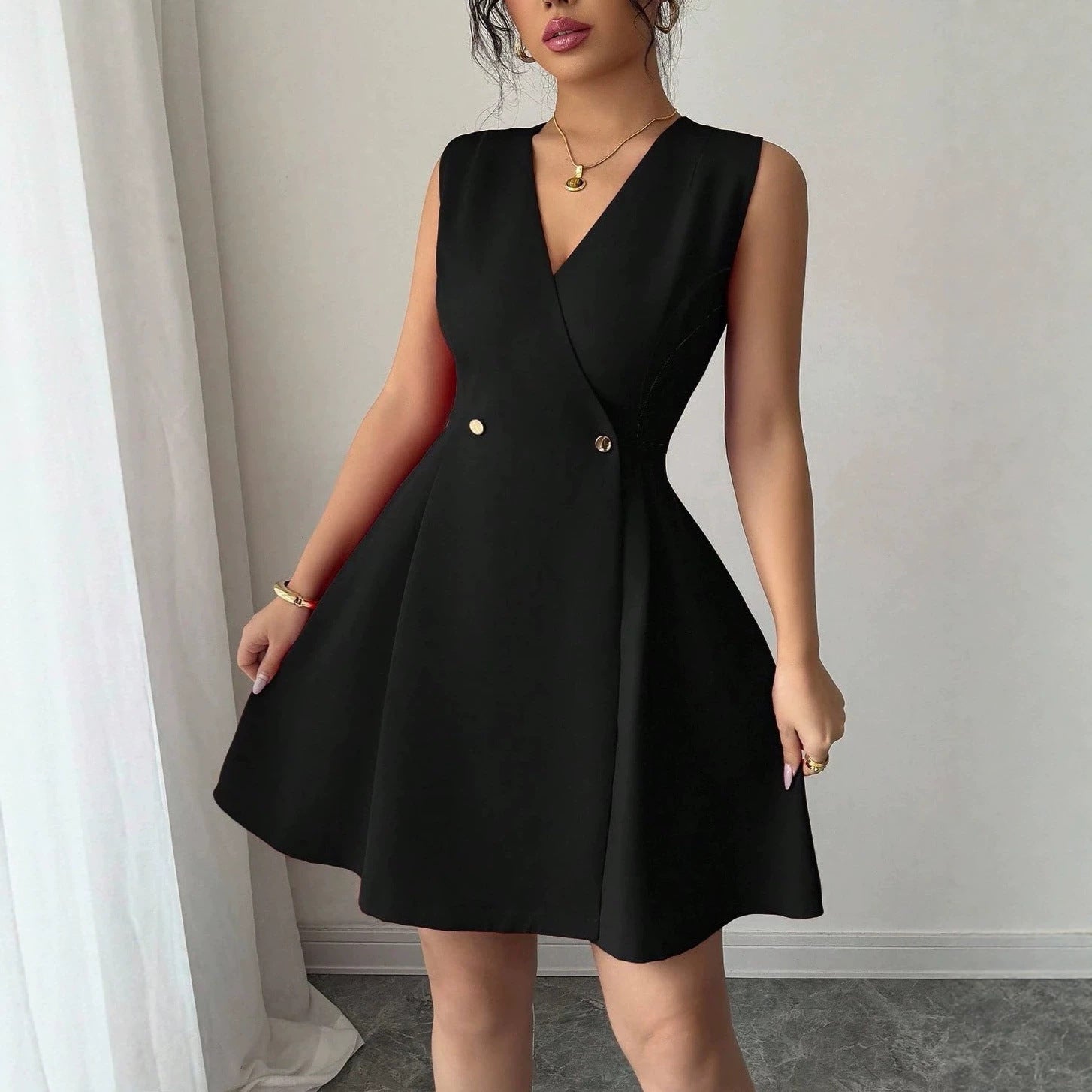 Kleines A-Linien-Kleid mit Buchstabenmuster