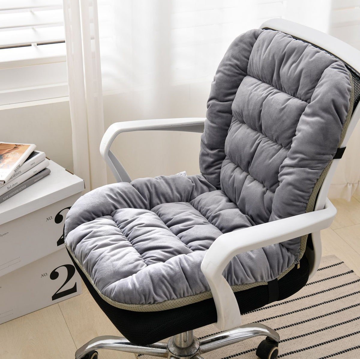 Einfarbiger Plüschkissen – modern & bequem – Bild 1 | LuxeStyle