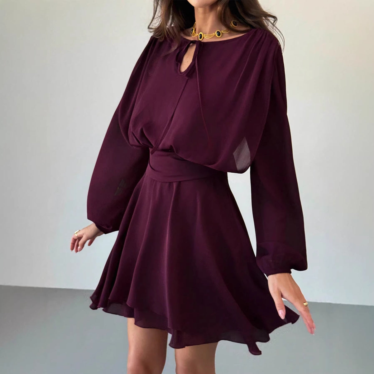 Figurbetontes A-Linien-Kleid mit Schnürung – Bild 4 | LuxeStyle