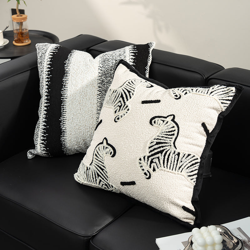 Dekokissen mit Tiermuster oder geometrischem Design