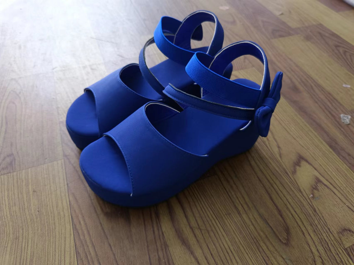 Keilabsatz-Sandalen aus Wildleder mit Peep Toe – Bild 7 | LuxeStyle