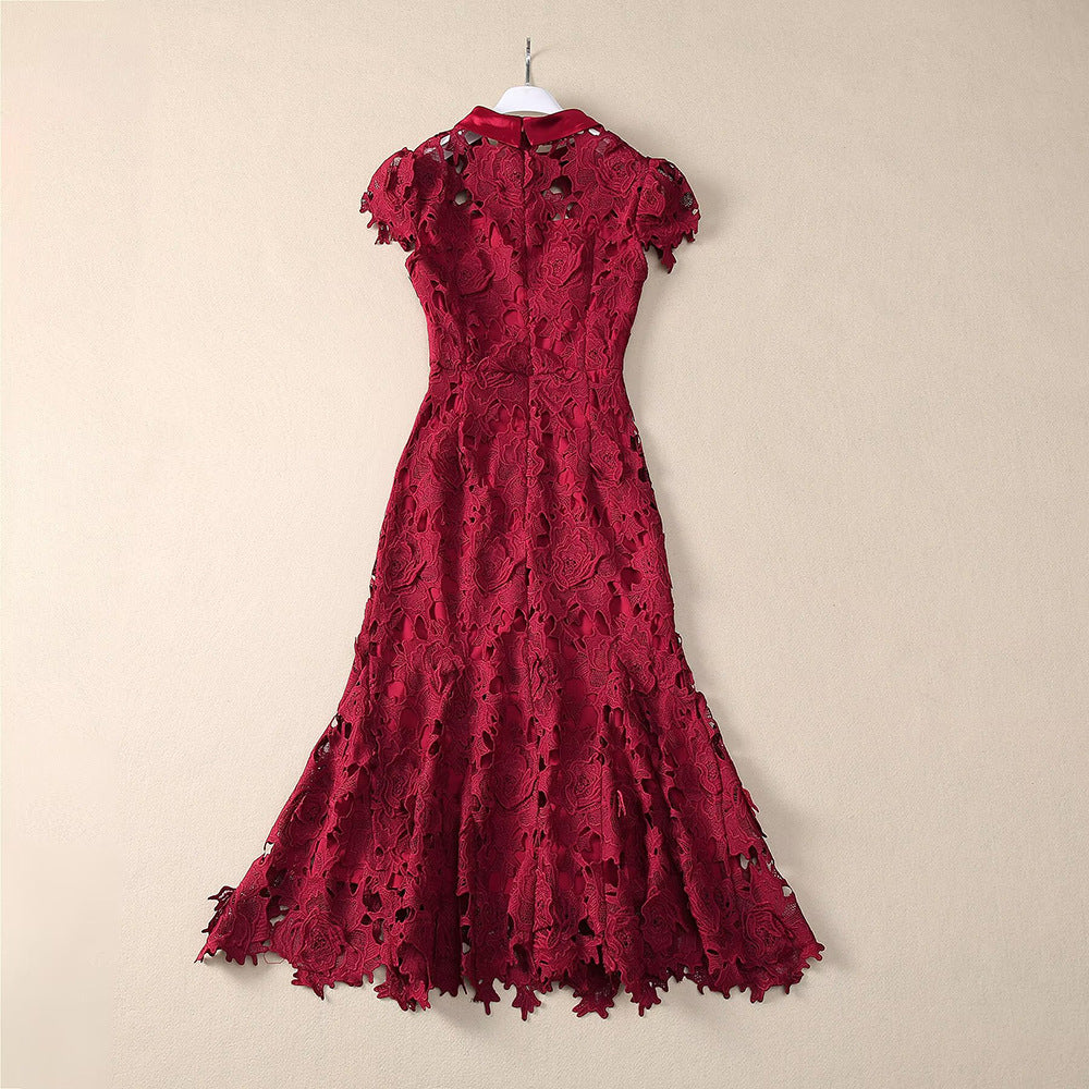 Elegantes Midi-Kleid mit Stehkragen und Lochspitze