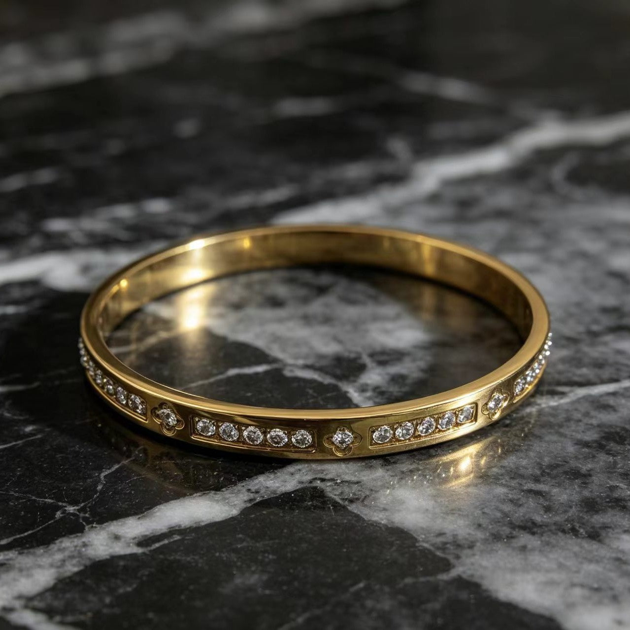 Leicht luxuriöses Diamantverzierter Vollguss-Armband für Damen
