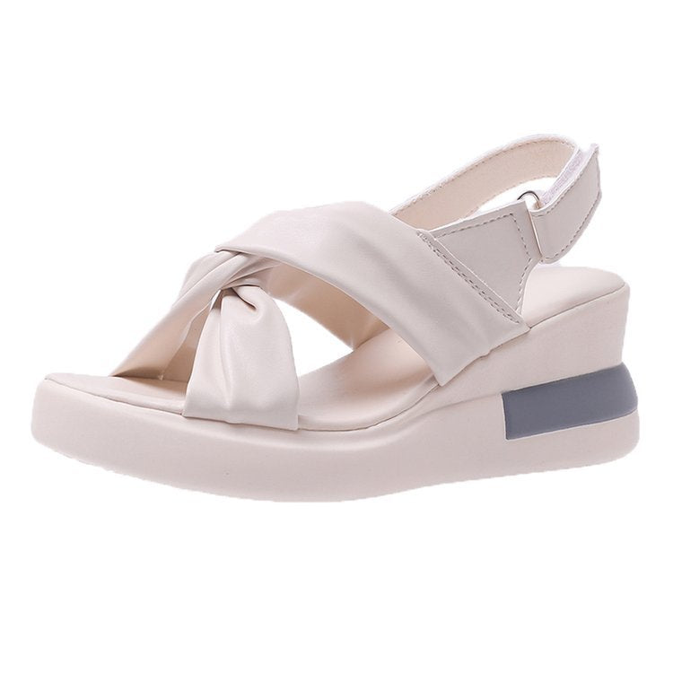 Keile Sandalen mit überkreuzten Riemen – Bild 3 | LuxeStyle