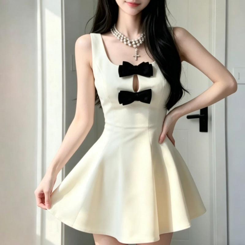 Vielseitiges Taillenkleid mit Schleifendetail