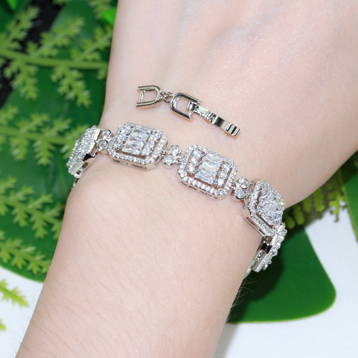 Zirkon Armband mit Mikro-Pflasterfassung