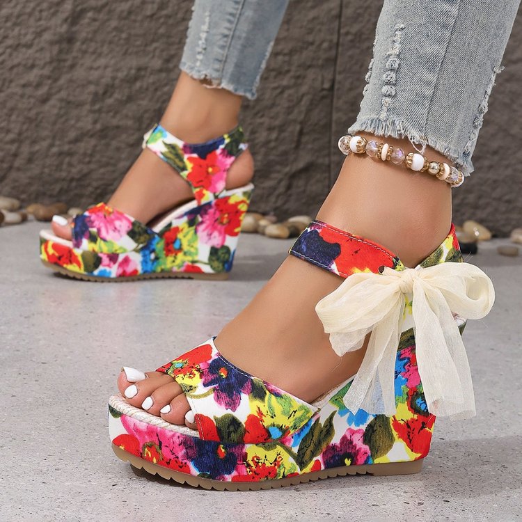 Sommer-Sandalen mit Schnürung