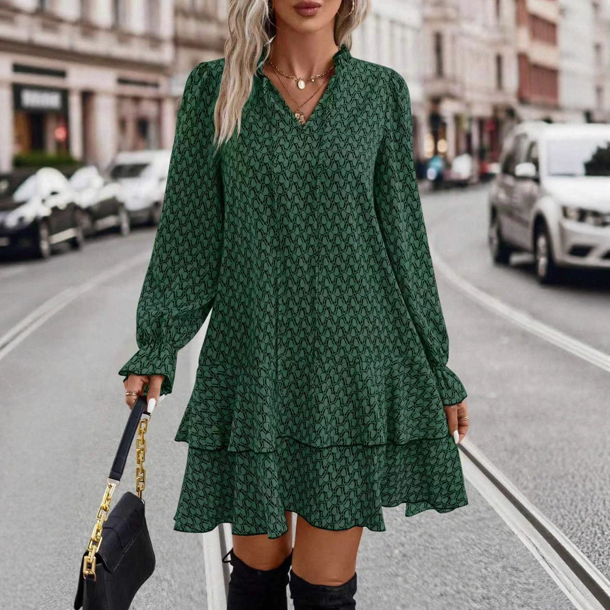 Grünes Printkleid mit ausgestellten Ärmeln und V-Ausschnitt – Bild 2 | LuxeStyle
