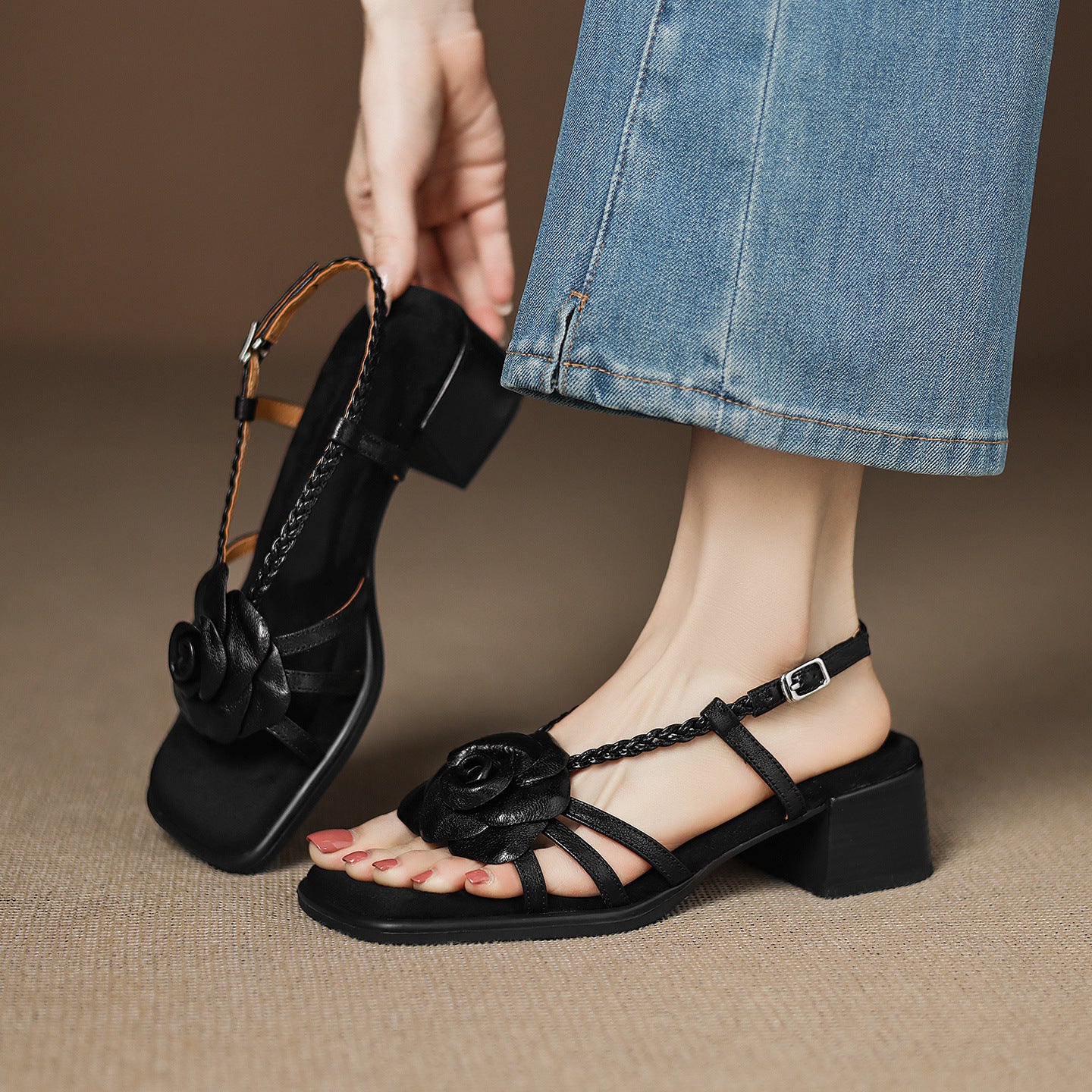 Blumen-Sandalen mit Blockabsatz