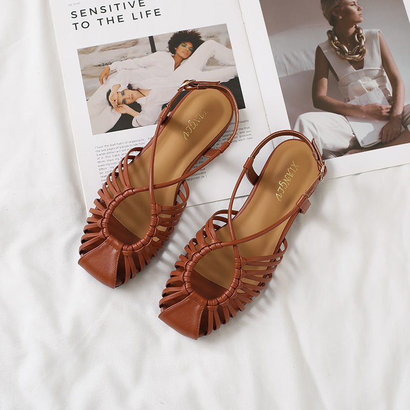 Sommerliche Kreuzriemen-Schuhe mit Rundspitze