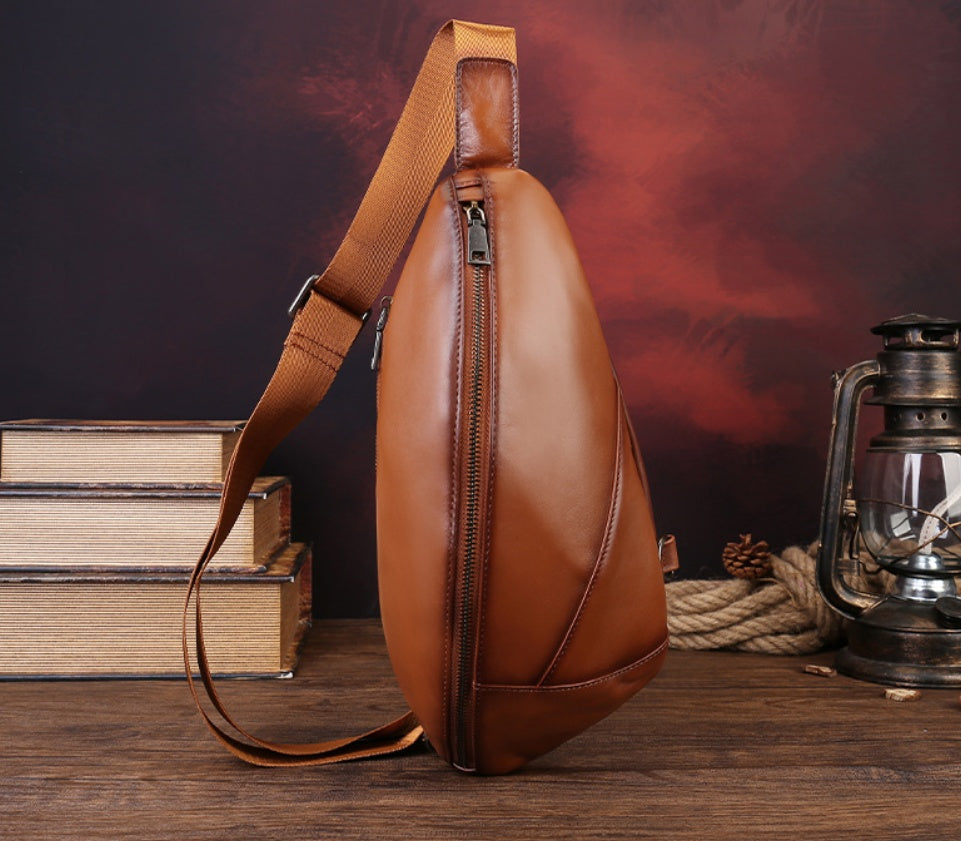 Brust-Schultertasche aus Leder