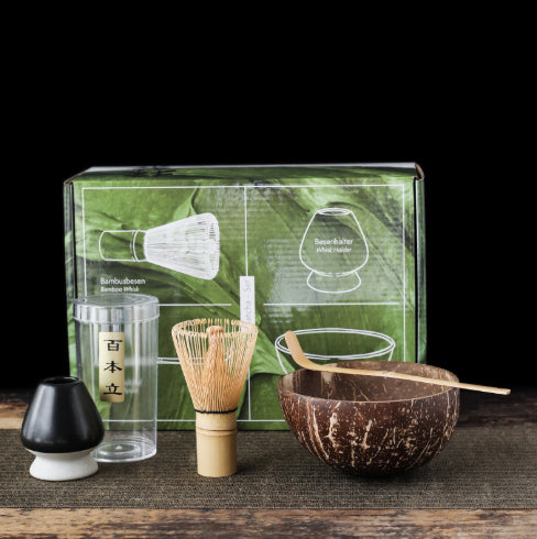 Kokosnuss Matcha Tee Set mit Eierschläger