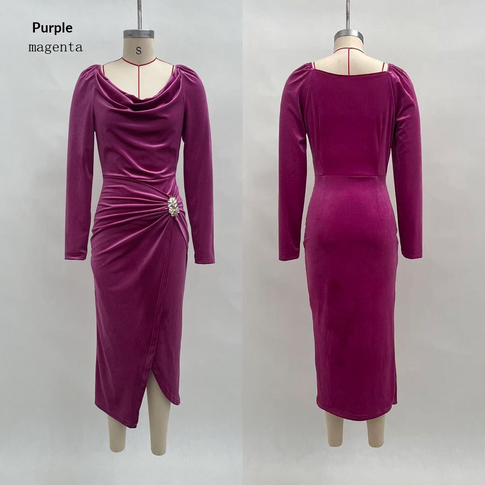 Samtkleid mit langen Ärmeln und Schlitz