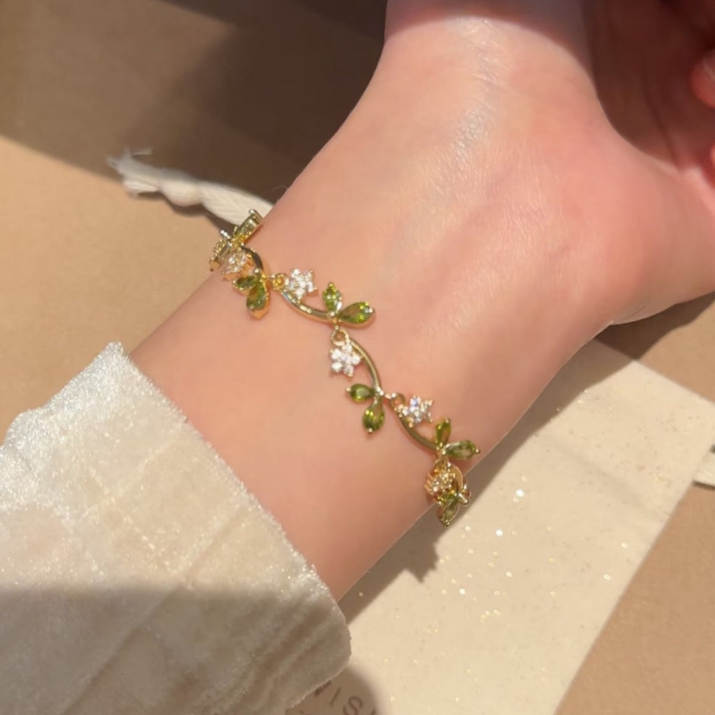 Boho-Fusskette Olivia grüne Blatt-Anhänger Gold