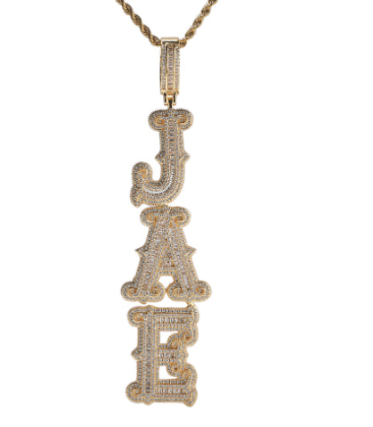 Diamantbesetztes Letter-Pendant