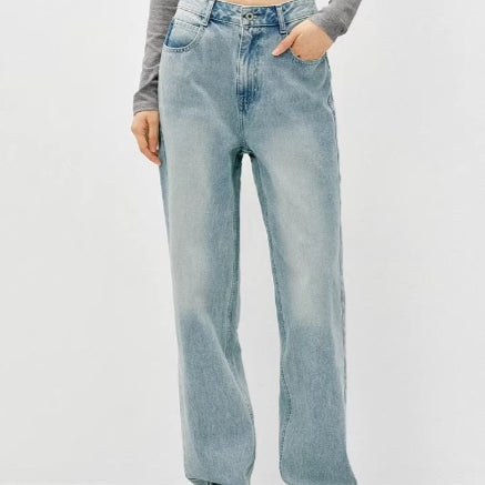Leichte, hochgeschnittene Jeans