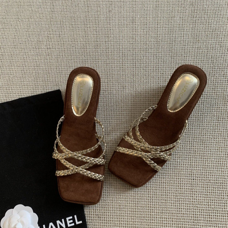 Keilsandalen mit Plateau und offener Spitze