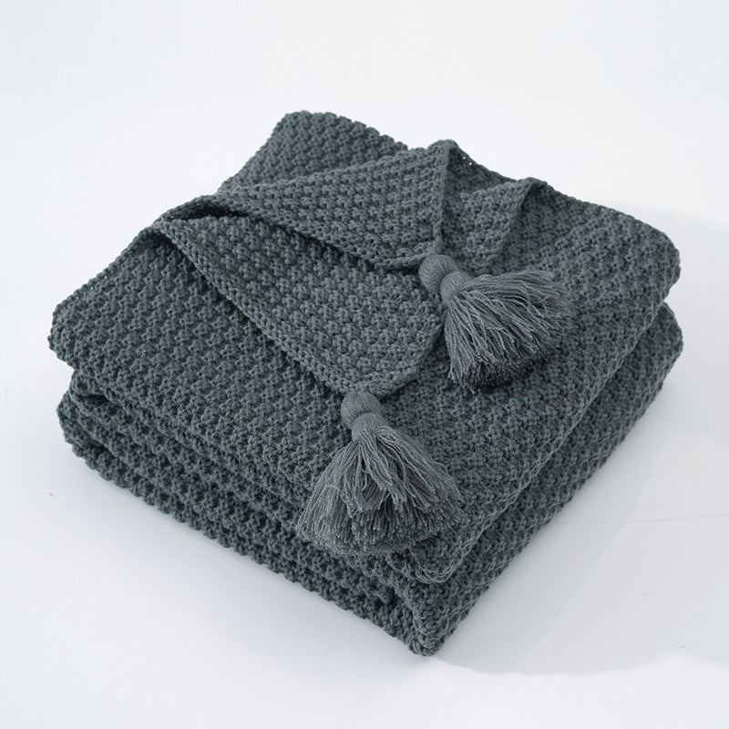 Nordische Strickdecke mit Pompons