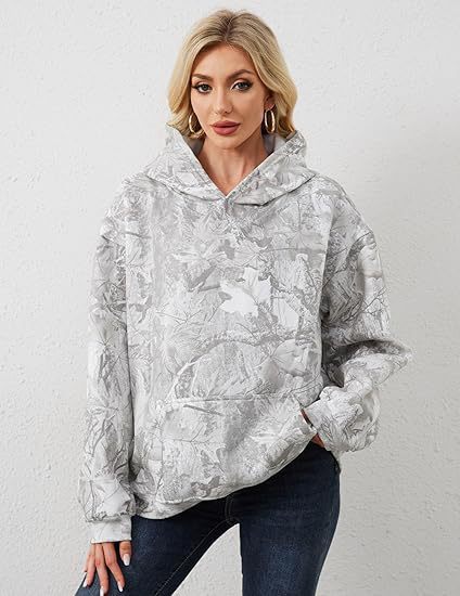 Damen Hoodie mit Ahornblatt-Camouflage-Print
