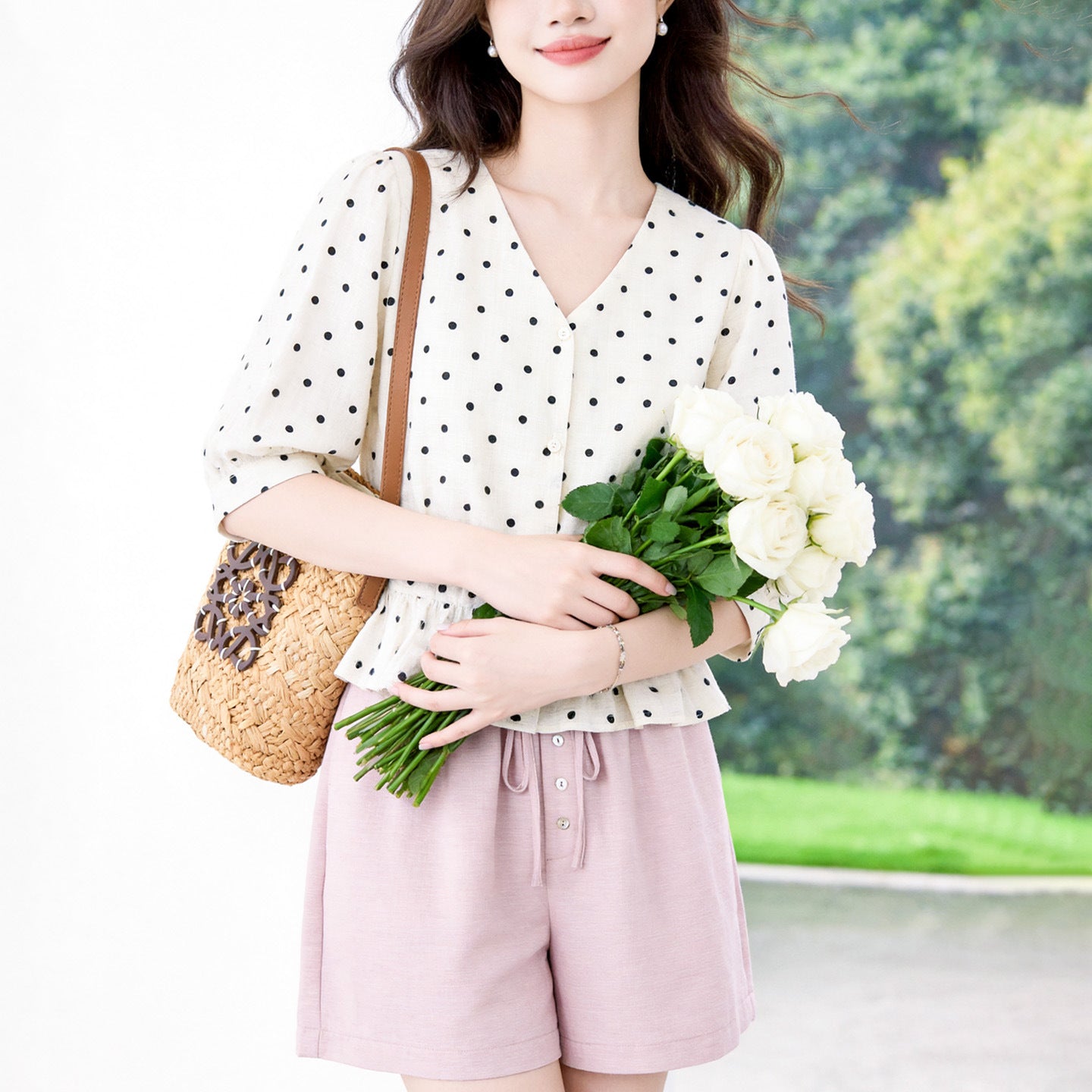 V-Ausschnitt Bluse mit Polka Dots