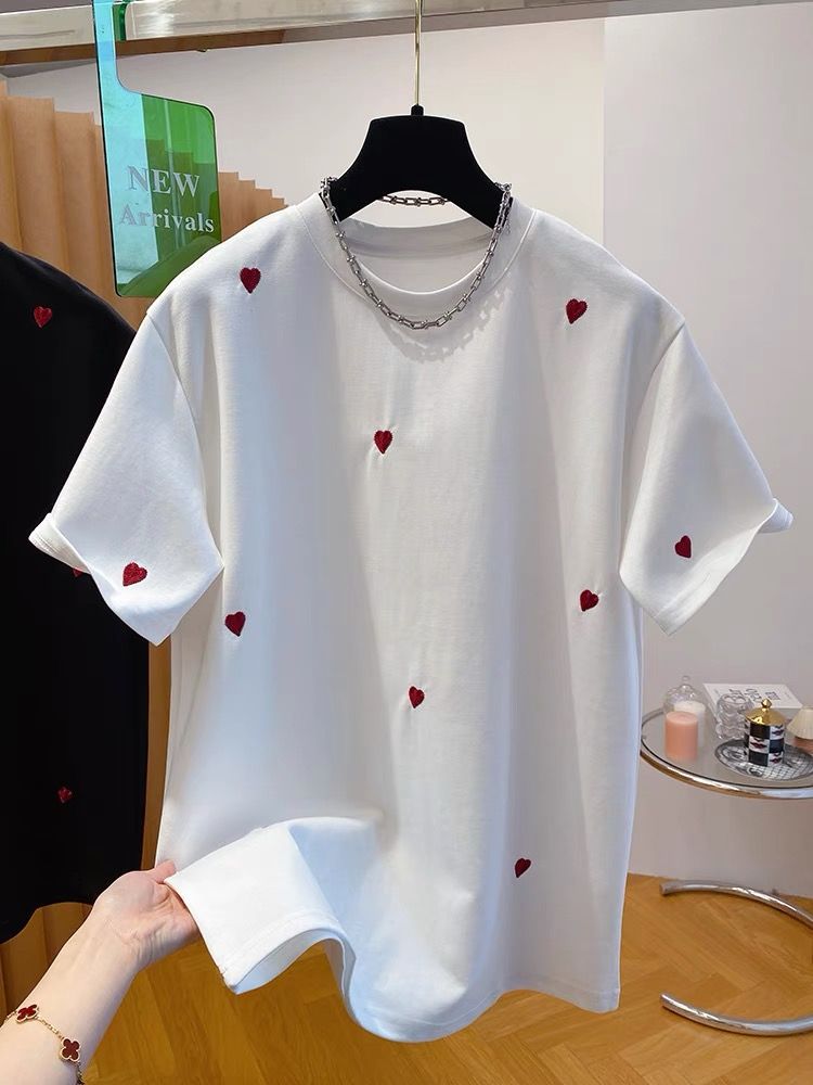 Sommerliches Kurzarm-T-Shirt mit Herz-Stickerei