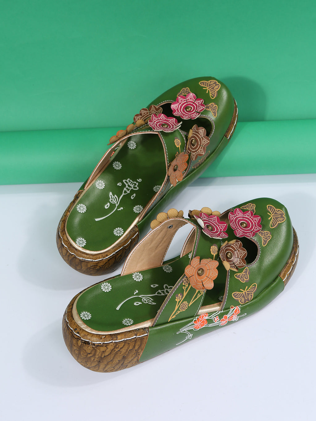 Sandalen mit rundem Zeh und Pflaumen-Totem – Bild 9 | LuxeStyle