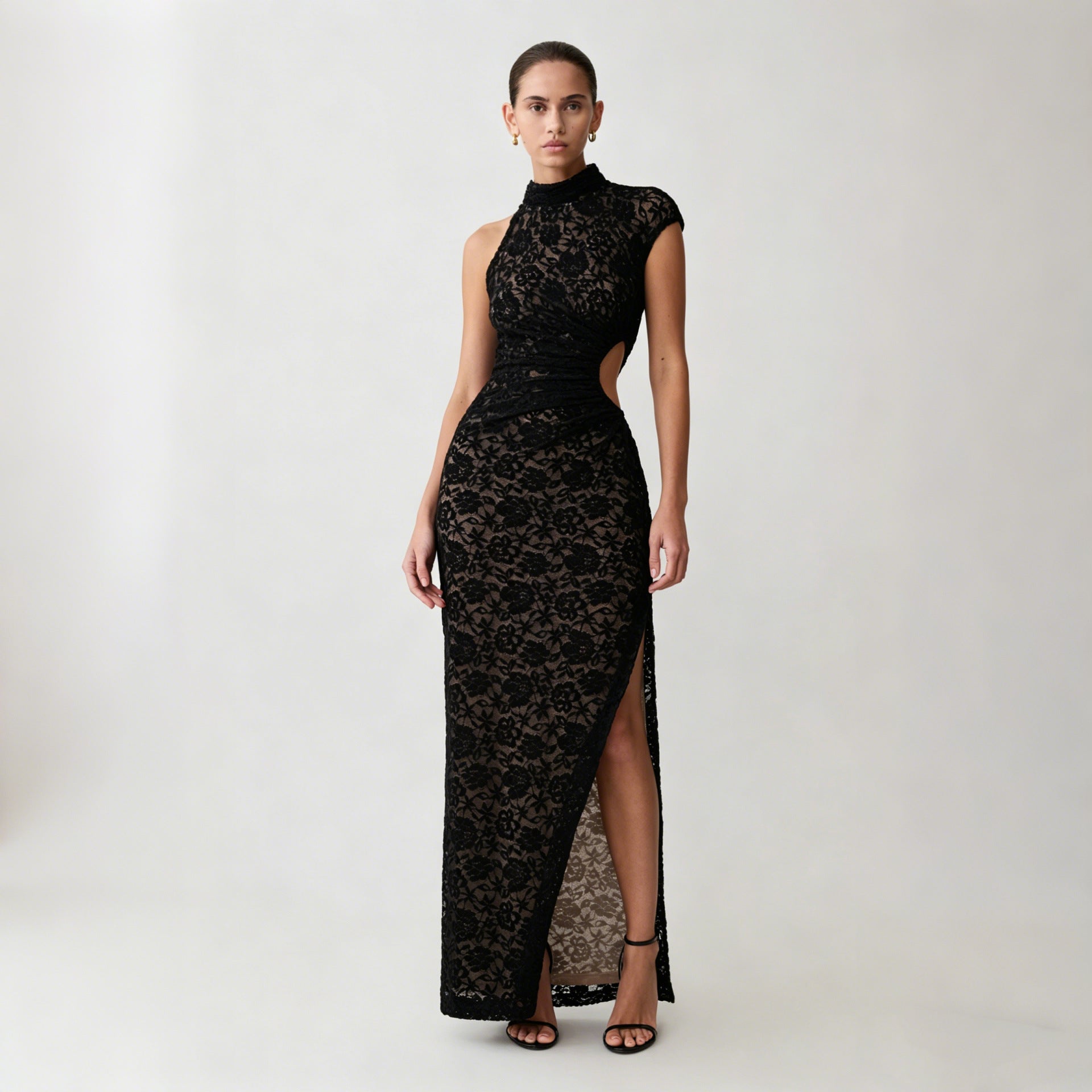 Elegantes Spitzenkleid mit Schlitz