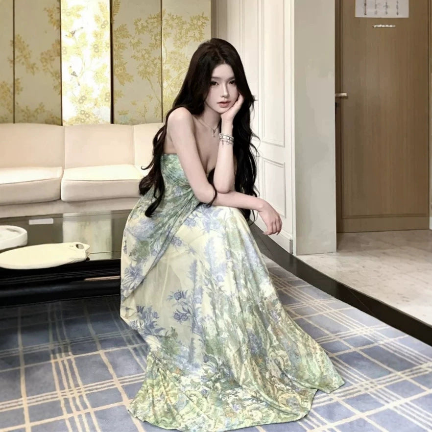 Lila geblümtes Trägerkleid