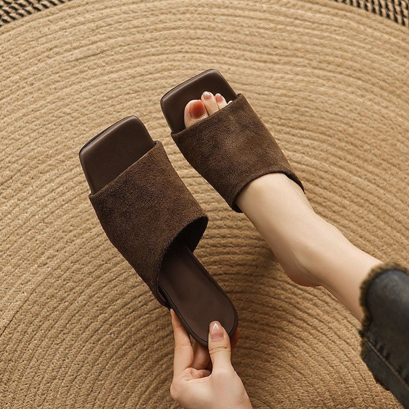 Square-toe Slide Sandalen aus Wildleder