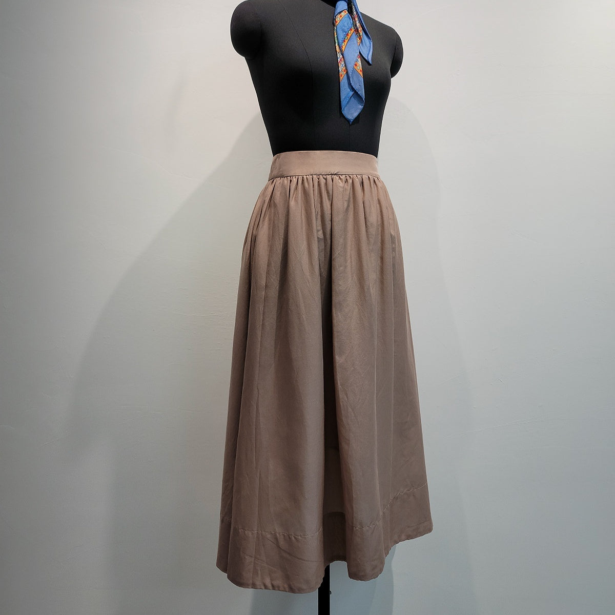 High-Waist Plissee Midi-Jupe aus Seide – Ansicht 4