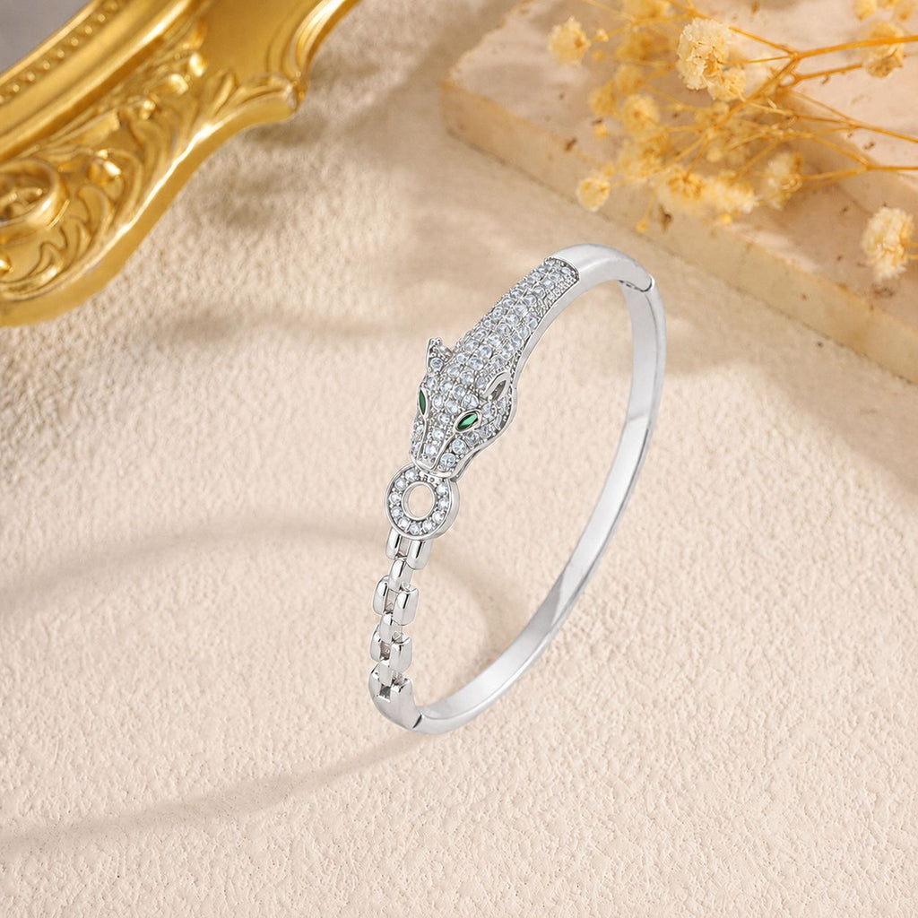 Diamantbesetzter Leopard-Kopf