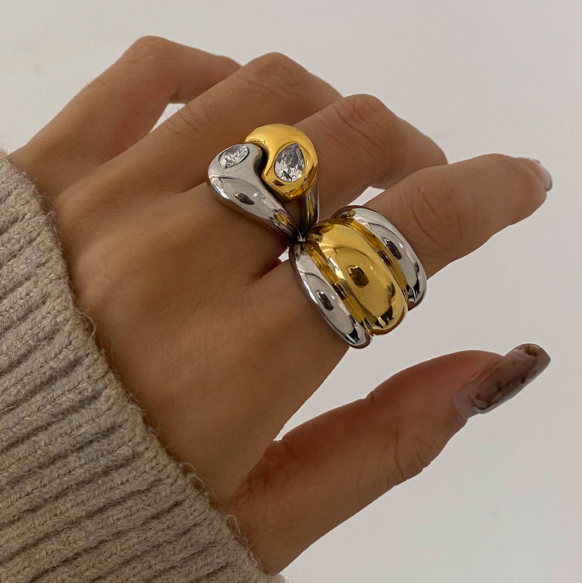 Stilvoller Vintage-Ring aus Edelstahl