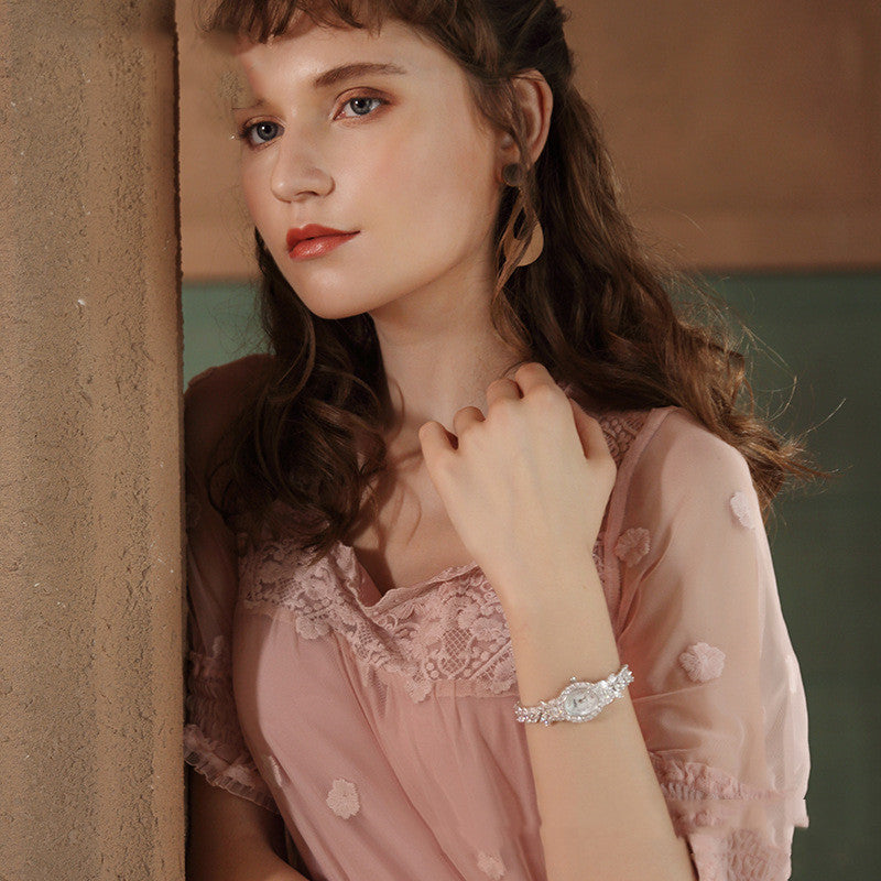 Elegante Damenuhr mit Armband und Zierfunktion – Bild 2 | LuxeStyle